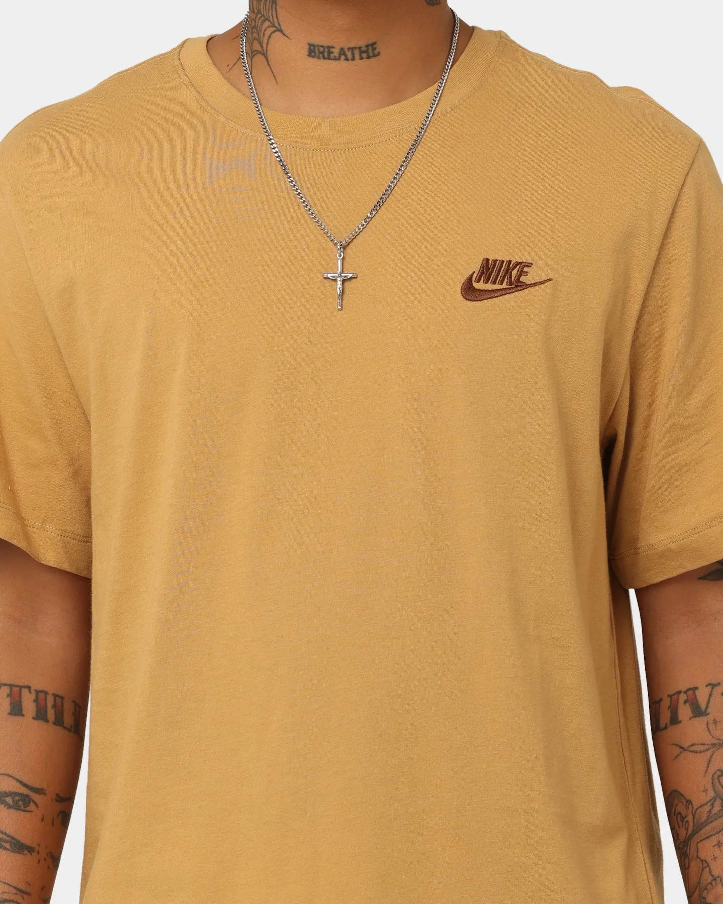 Nike Nike Sportswear Club T-Shirt Elemental Gold