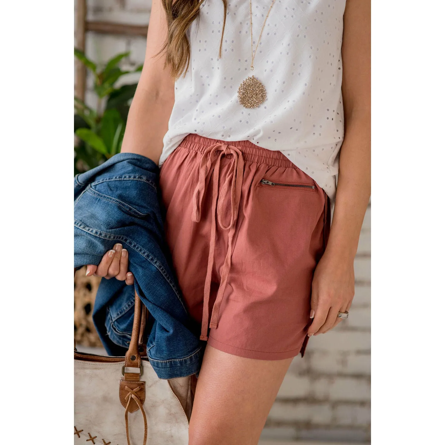 Relaxed Zipper Accent Shorts